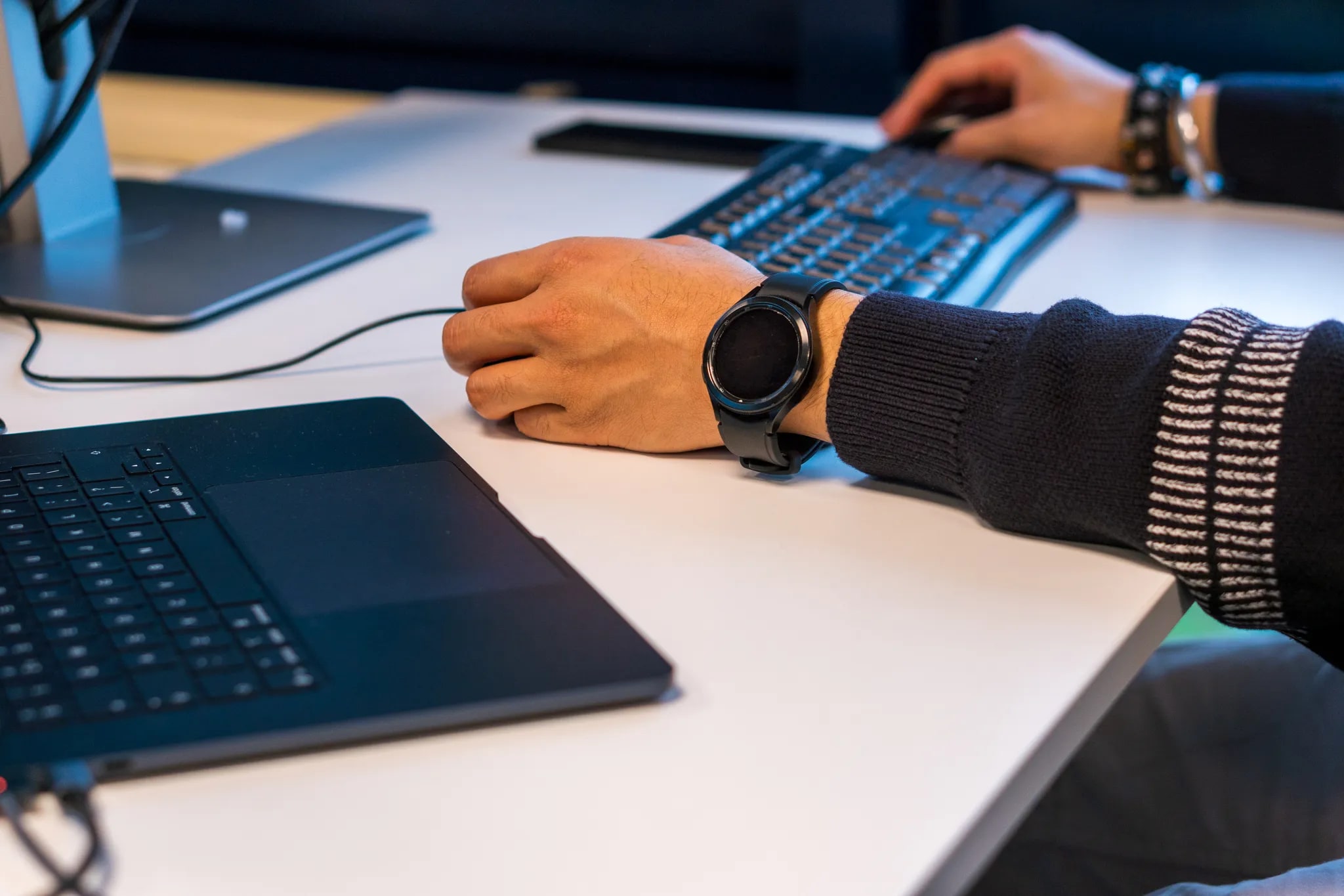 Detailfoto van een JAM-IT werkplek tijdens een gesprek over softwarekwaliteit